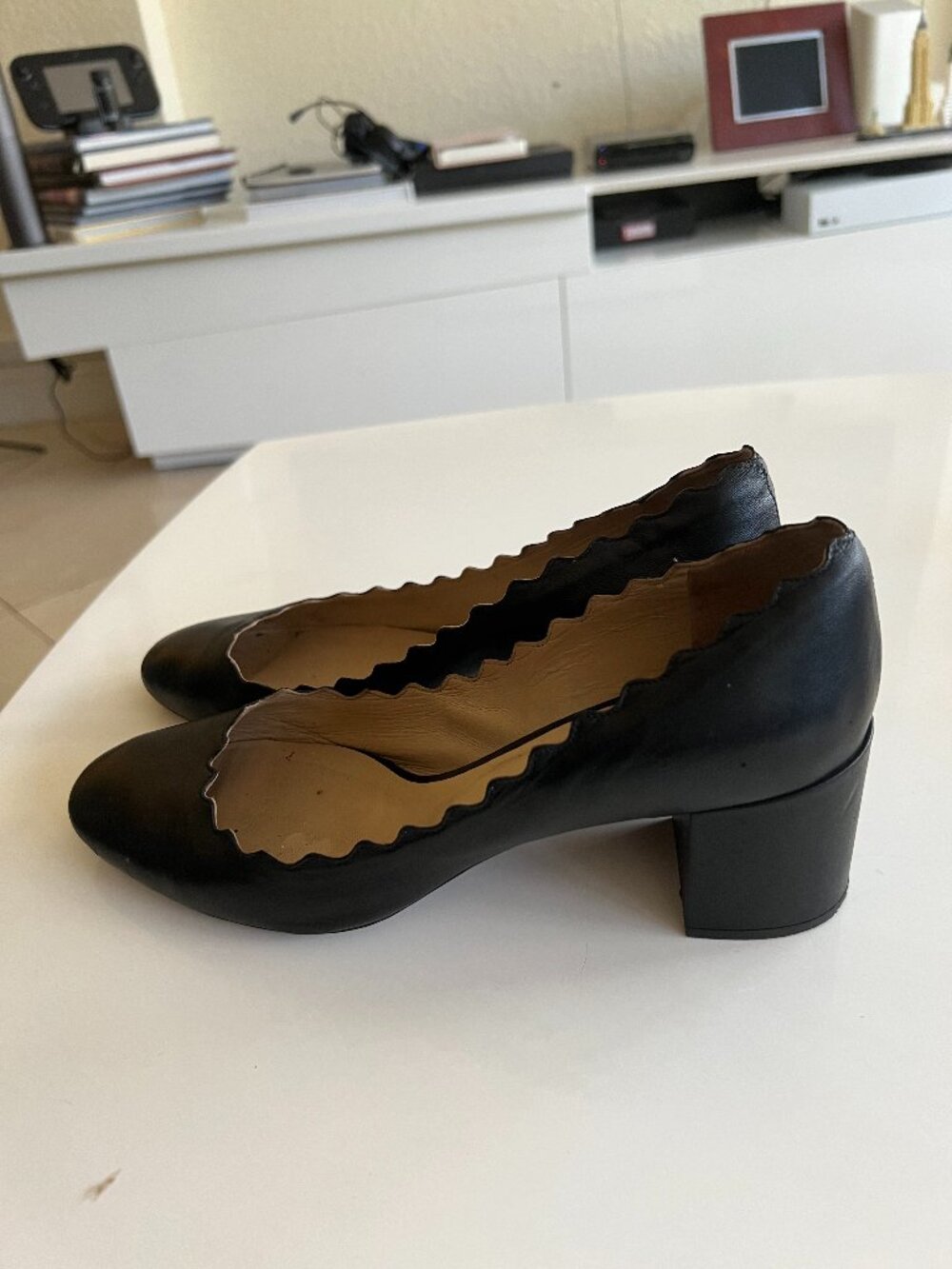 CHLOE designer pumps with Scalloped Trim Size 38.5 in Black